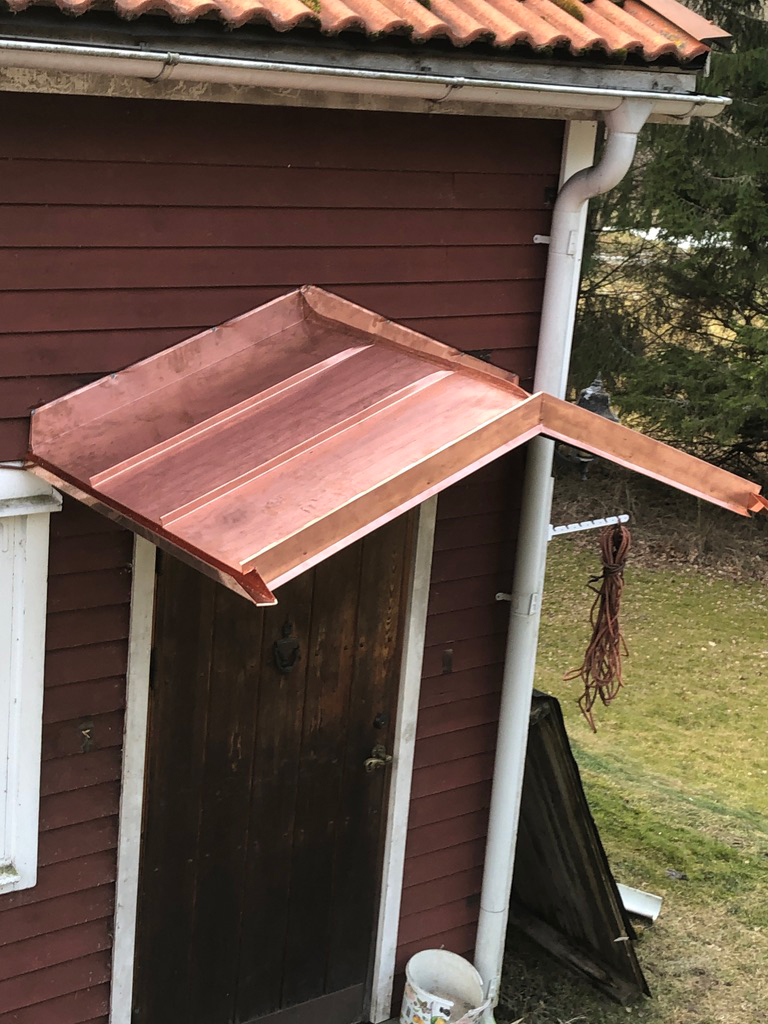 Bild på hur skärmtaket i koppar ser ut uppifrån